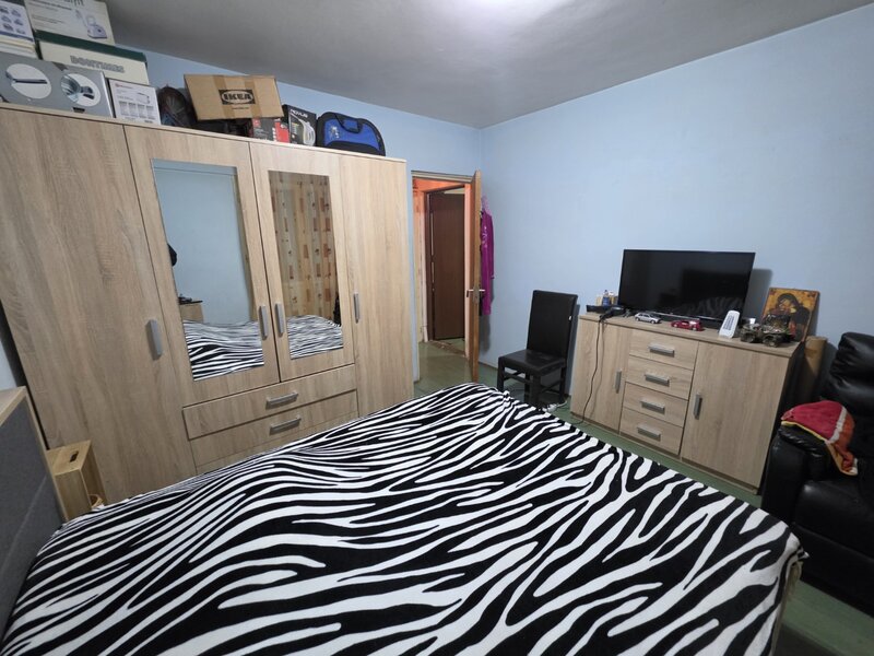 1 Decembrie 1918, intersectie Postavarul, 15 minute metrou, la Auchan