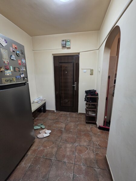 1 Decembrie 1918, intersectie Postavarul, 15 minute metrou, la Auchan